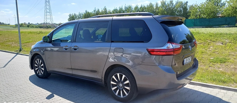 Toyota Sienna cena 109000 przebieg: 143300, rok produkcji 2017 z Lublin małe 172